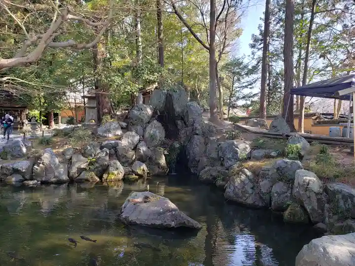 建部大社の庭園