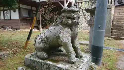 新海三社神社の狛犬