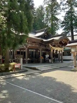 白山比咩神社の{uncategorized: "未分類", other: "その他", undefined: "問題あり", building: "その他建物", grave: "お墓", sacred_gate: "鳥居", guardian: "狛犬", statue: "像", buddha: "仏像", history: "歴史", nature: "自然", garden: "庭園", animal: "動物", pagoda: "塔", temizu: "手水舎", mountain_gate: "山門・神門", sanctuary: "本殿・本堂", subordinate: "末社・摂社", art: "芸術", scenery: "景色", jizo: "地蔵", ema: "絵馬", goshuin: "御朱印", omikuji: "おみくじ", items: "授与品その他", amulet: "お守り", goshuincho: "御朱印帳", eats: "食事", festival: "お祭り", votive_dance: "神楽", shichigosan: "七五三参", wedding: "結婚式", experience: "体験その他", initially: "初詣", around: "周辺", anti_infection: "感染症対策"}