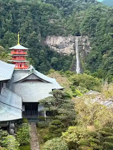 熊野那智大社の{uncategorized: "未分類", other: "その他", undefined: "問題あり", building: "その他建物", grave: "お墓", sacred_gate: "鳥居", guardian: "狛犬", statue: "像", buddha: "仏像", history: "歴史", nature: "自然", garden: "庭園", animal: "動物", pagoda: "塔", temizu: "手水舎", mountain_gate: "山門・神門", sanctuary: "本殿・本堂", subordinate: "末社・摂社", art: "芸術", scenery: "景色", jizo: "地蔵", ema: "絵馬", goshuin: "御朱印", omikuji: "おみくじ", items: "授与品その他", amulet: "お守り", goshuincho: "御朱印帳", eats: "食事", festival: "お祭り", votive_dance: "神楽", shichigosan: "七五三参", wedding: "結婚式", experience: "体験その他", initially: "初詣", around: "周辺", anti_infection: "感染症対策"}