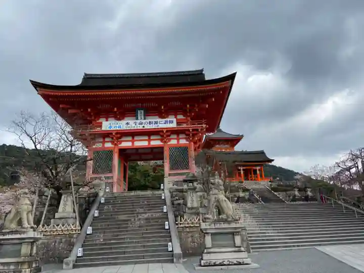清水寺の山門・神門