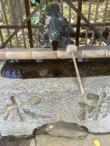 神明社の手水舎