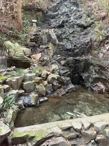 猿田彦三河神社の{uncategorized: "未分類", other: "その他", undefined: "問題あり", building: "その他建物", grave: "お墓", sacred_gate: "鳥居", guardian: "狛犬", statue: "像", buddha: "仏像", history: "歴史", nature: "自然", garden: "庭園", animal: "動物", pagoda: "塔", temizu: "手水舎", mountain_gate: "山門・神門", sanctuary: "本殿・本堂", subordinate: "末社・摂社", art: "芸術", scenery: "景色", jizo: "地蔵", ema: "絵馬", goshuin: "御朱印", omikuji: "おみくじ", items: "授与品その他", amulet: "お守り", goshuincho: "御朱印帳", eats: "食事", festival: "お祭り", votive_dance: "神楽", shichigosan: "七五三参", wedding: "結婚式", experience: "体験その他", initially: "初詣", around: "周辺", anti_infection: "感染症対策"}