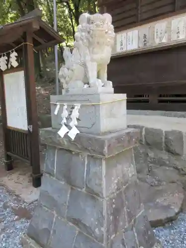 物部神社（石和町松本）の狛犬