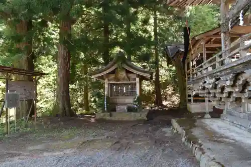 高尾穂見神社の{uncategorized: "未分類", other: "その他", undefined: "問題あり", building: "その他建物", grave: "お墓", sacred_gate: "鳥居", guardian: "狛犬", statue: "像", buddha: "仏像", history: "歴史", nature: "自然", garden: "庭園", animal: "動物", pagoda: "塔", temizu: "手水舎", mountain_gate: "山門・神門", sanctuary: "本殿・本堂", subordinate: "末社・摂社", art: "芸術", scenery: "景色", jizo: "地蔵", ema: "絵馬", goshuin: "御朱印", omikuji: "おみくじ", items: "授与品その他", amulet: "お守り", goshuincho: "御朱印帳", eats: "食事", festival: "お祭り", votive_dance: "神楽", shichigosan: "七五三参", wedding: "結婚式", experience: "体験その他", initially: "初詣", around: "周辺", anti_infection: "感染症対策"}