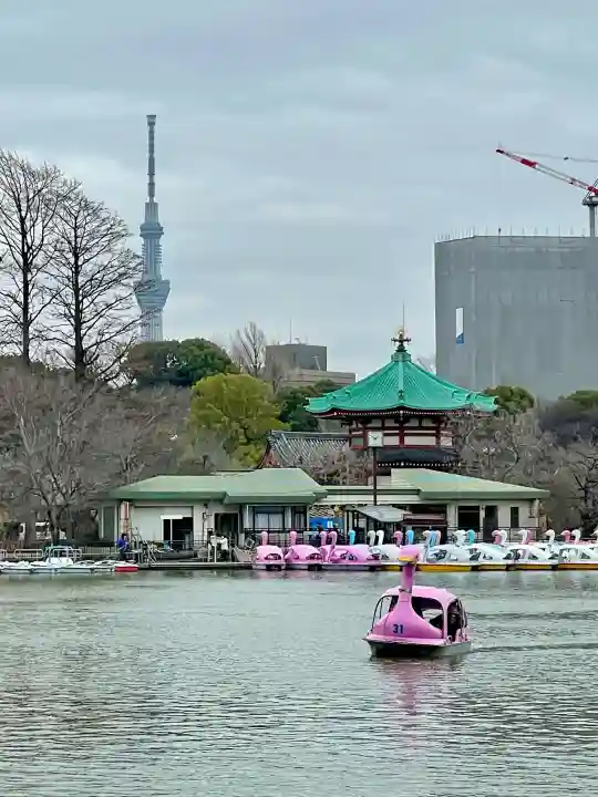 寛永寺不忍池弁天堂の{uncategorized: "未分類", other: "その他", undefined: "問題あり", building: "その他建物", grave: "お墓", sacred_gate: "鳥居", guardian: "狛犬", statue: "像", buddha: "仏像", history: "歴史", nature: "自然", garden: "庭園", animal: "動物", pagoda: "塔", temizu: "手水舎", mountain_gate: "山門・神門", sanctuary: "本殿・本堂", subordinate: "末社・摂社", art: "芸術", scenery: "景色", jizo: "地蔵", ema: "絵馬", goshuin: "御朱印", omikuji: "おみくじ", items: "授与品その他", amulet: "お守り", goshuincho: "御朱印帳", eats: "食事", festival: "お祭り", votive_dance: "神楽", shichigosan: "七五三参", wedding: "結婚式", experience: "体験その他", initially: "初詣", around: "周辺", anti_infection: "感染症対策"}