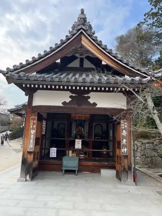 中山寺の{uncategorized: "未分類", other: "その他", undefined: "問題あり", building: "その他建物", grave: "お墓", sacred_gate: "鳥居", guardian: "狛犬", statue: "像", buddha: "仏像", history: "歴史", nature: "自然", garden: "庭園", animal: "動物", pagoda: "塔", temizu: "手水舎", mountain_gate: "山門・神門", sanctuary: "本殿・本堂", subordinate: "末社・摂社", art: "芸術", scenery: "景色", jizo: "地蔵", ema: "絵馬", goshuin: "御朱印", omikuji: "おみくじ", items: "授与品その他", amulet: "お守り", goshuincho: "御朱印帳", eats: "食事", festival: "お祭り", votive_dance: "神楽", shichigosan: "七五三参", wedding: "結婚式", experience: "体験その他", initially: "初詣", around: "周辺", anti_infection: "感染症対策"}