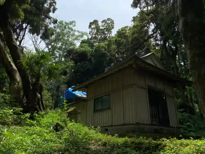 石神社の本殿