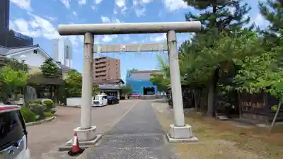 三社神社の鳥居