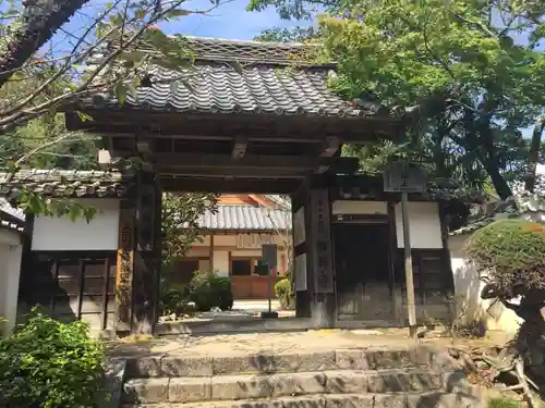 勝持寺（花の寺）の山門・神門