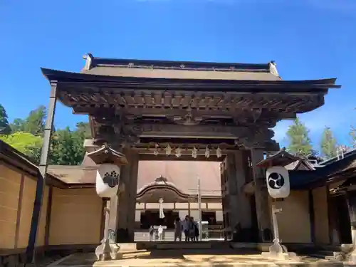 高野山金剛峯寺の山門