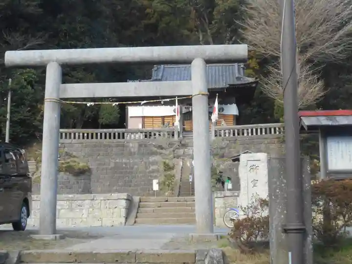 御霊神社(葉山・長柄)の鳥居