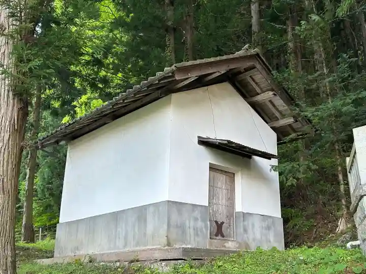 野平神社の{uncategorized: "未分類", other: "その他", undefined: "問題あり", building: "その他建物", grave: "お墓", sacred_gate: "鳥居", guardian: "狛犬", statue: "像", buddha: "仏像", history: "歴史", nature: "自然", garden: "庭園", animal: "動物", pagoda: "塔", temizu: "手水舎", mountain_gate: "山門・神門", sanctuary: "本殿・本堂", subordinate: "末社・摂社", art: "芸術", scenery: "景色", jizo: "地蔵", ema: "絵馬", goshuin: "御朱印", omikuji: "おみくじ", items: "授与品その他", amulet: "お守り", goshuincho: "御朱印帳", eats: "食事", festival: "お祭り", votive_dance: "神楽", shichigosan: "七五三参", wedding: "結婚式", experience: "体験その他", initially: "初詣", around: "周辺", anti_infection: "感染症対策"}