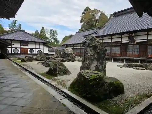 國泰寺の{uncategorized: "未分類", other: "その他", undefined: "問題あり", building: "その他建物", grave: "お墓", sacred_gate: "鳥居", guardian: "狛犬", statue: "像", buddha: "仏像", history: "歴史", nature: "自然", garden: "庭園", animal: "動物", pagoda: "塔", temizu: "手水舎", mountain_gate: "山門・神門", sanctuary: "本殿・本堂", subordinate: "末社・摂社", art: "芸術", scenery: "景色", jizo: "地蔵", ema: "絵馬", goshuin: "御朱印", omikuji: "おみくじ", items: "授与品その他", amulet: "お守り", goshuincho: "御朱印帳", eats: "食事", festival: "お祭り", votive_dance: "神楽", shichigosan: "七五三参", wedding: "結婚式", experience: "体験その他", initially: "初詣", around: "周辺", anti_infection: "感染症対策"}
