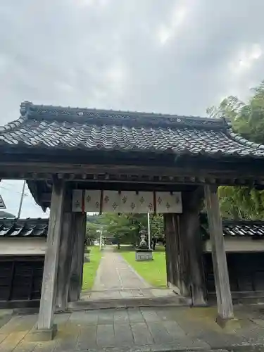 守りの神　藤基神社の山門・神門