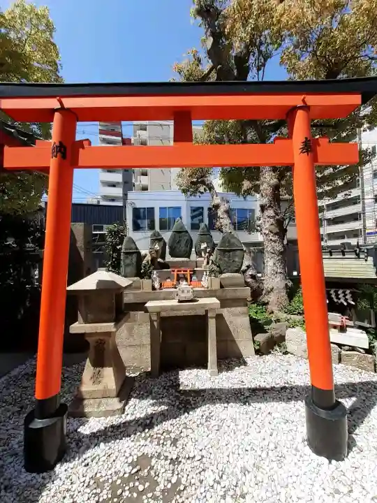 赤手拭稲荷神社の{uncategorized: "未分類", other: "その他", undefined: "問題あり", building: "その他建物", grave: "お墓", sacred_gate: "鳥居", guardian: "狛犬", statue: "像", buddha: "仏像", history: "歴史", nature: "自然", garden: "庭園", animal: "動物", pagoda: "塔", temizu: "手水舎", mountain_gate: "山門・神門", sanctuary: "本殿・本堂", subordinate: "末社・摂社", art: "芸術", scenery: "景色", jizo: "地蔵", ema: "絵馬", goshuin: "御朱印", omikuji: "おみくじ", items: "授与品その他", amulet: "お守り", goshuincho: "御朱印帳", eats: "食事", festival: "お祭り", votive_dance: "神楽", shichigosan: "七五三参", wedding: "結婚式", experience: "体験その他", initially: "初詣", around: "周辺", anti_infection: "感染症対策"}