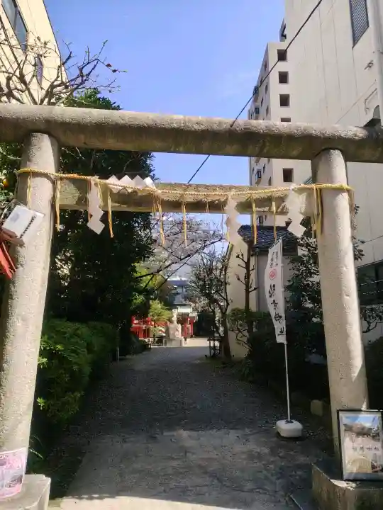 秋葉神社の{uncategorized: "未分類", other: "その他", undefined: "問題あり", building: "その他建物", grave: "お墓", sacred_gate: "鳥居", guardian: "狛犬", statue: "像", buddha: "仏像", history: "歴史", nature: "自然", garden: "庭園", animal: "動物", pagoda: "塔", temizu: "手水舎", mountain_gate: "山門・神門", sanctuary: "本殿・本堂", subordinate: "末社・摂社", art: "芸術", scenery: "景色", jizo: "地蔵", ema: "絵馬", goshuin: "御朱印", omikuji: "おみくじ", items: "授与品その他", amulet: "お守り", goshuincho: "御朱印帳", eats: "食事", festival: "お祭り", votive_dance: "神楽", shichigosan: "七五三参", wedding: "結婚式", experience: "体験その他", initially: "初詣", around: "周辺", anti_infection: "感染症対策"}