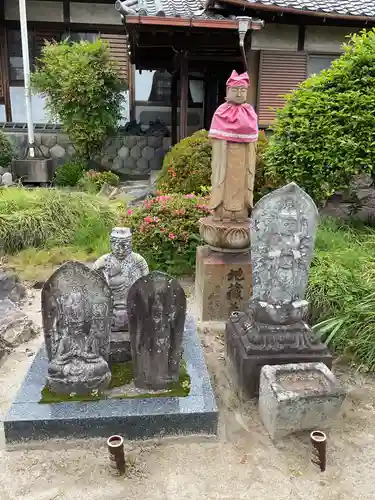 眞福寺の像