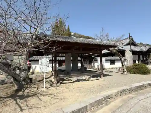 粉河寺の{uncategorized: "未分類", other: "その他", undefined: "問題あり", building: "その他建物", grave: "お墓", sacred_gate: "鳥居", guardian: "狛犬", statue: "像", buddha: "仏像", history: "歴史", nature: "自然", garden: "庭園", animal: "動物", pagoda: "塔", temizu: "手水舎", mountain_gate: "山門・神門", sanctuary: "本殿・本堂", subordinate: "末社・摂社", art: "芸術", scenery: "景色", jizo: "地蔵", ema: "絵馬", goshuin: "御朱印", omikuji: "おみくじ", items: "授与品その他", amulet: "お守り", goshuincho: "御朱印帳", eats: "食事", festival: "お祭り", votive_dance: "神楽", shichigosan: "七五三参", wedding: "結婚式", experience: "体験その他", initially: "初詣", around: "周辺", anti_infection: "感染症対策"}