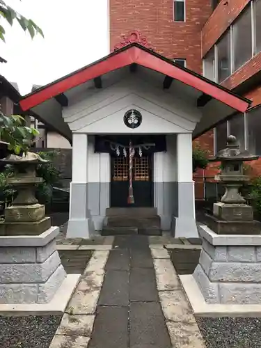 坂稲荷神社の本殿