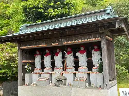願成就院の{uncategorized: "未分類", other: "その他", undefined: "問題あり", building: "その他建物", grave: "お墓", sacred_gate: "鳥居", guardian: "狛犬", statue: "像", buddha: "仏像", history: "歴史", nature: "自然", garden: "庭園", animal: "動物", pagoda: "塔", temizu: "手水舎", mountain_gate: "山門・神門", sanctuary: "本殿・本堂", subordinate: "末社・摂社", art: "芸術", scenery: "景色", jizo: "地蔵", ema: "絵馬", goshuin: "御朱印", omikuji: "おみくじ", items: "授与品その他", amulet: "お守り", goshuincho: "御朱印帳", eats: "食事", festival: "お祭り", votive_dance: "神楽", shichigosan: "七五三参", wedding: "結婚式", experience: "体験その他", initially: "初詣", around: "周辺", anti_infection: "感染症対策"}