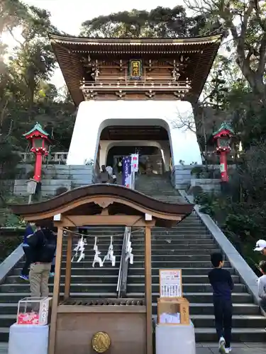 江島神社の山門