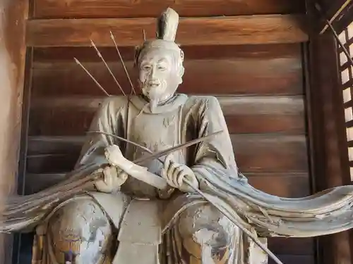 稲爪神社の像