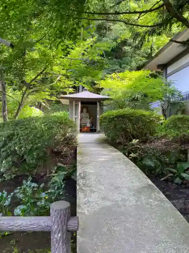 宝珠山 立石寺の{uncategorized: "未分類", other: "その他", undefined: "問題あり", building: "その他建物", grave: "お墓", sacred_gate: "鳥居", guardian: "狛犬", statue: "像", buddha: "仏像", history: "歴史", nature: "自然", garden: "庭園", animal: "動物", pagoda: "塔", temizu: "手水舎", mountain_gate: "山門・神門", sanctuary: "本殿・本堂", subordinate: "末社・摂社", art: "芸術", scenery: "景色", jizo: "地蔵", ema: "絵馬", goshuin: "御朱印", omikuji: "おみくじ", items: "授与品その他", amulet: "お守り", goshuincho: "御朱印帳", eats: "食事", festival: "お祭り", votive_dance: "神楽", shichigosan: "七五三参", wedding: "結婚式", experience: "体験その他", initially: "初詣", around: "周辺", anti_infection: "感染症対策"}