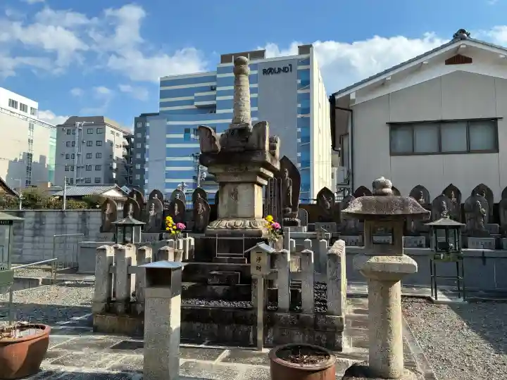 誠心院(東北寺誠心院)の{uncategorized: "未分類", other: "その他", undefined: "問題あり", building: "その他建物", grave: "お墓", sacred_gate: "鳥居", guardian: "狛犬", statue: "像", buddha: "仏像", history: "歴史", nature: "自然", garden: "庭園", animal: "動物", pagoda: "塔", temizu: "手水舎", mountain_gate: "山門・神門", sanctuary: "本殿・本堂", subordinate: "末社・摂社", art: "芸術", scenery: "景色", jizo: "地蔵", ema: "絵馬", goshuin: "御朱印", omikuji: "おみくじ", items: "授与品その他", amulet: "お守り", goshuincho: "御朱印帳", eats: "食事", festival: "お祭り", votive_dance: "神楽", shichigosan: "七五三参", wedding: "結婚式", experience: "体験その他", initially: "初詣", around: "周辺", anti_infection: "感染症対策"}