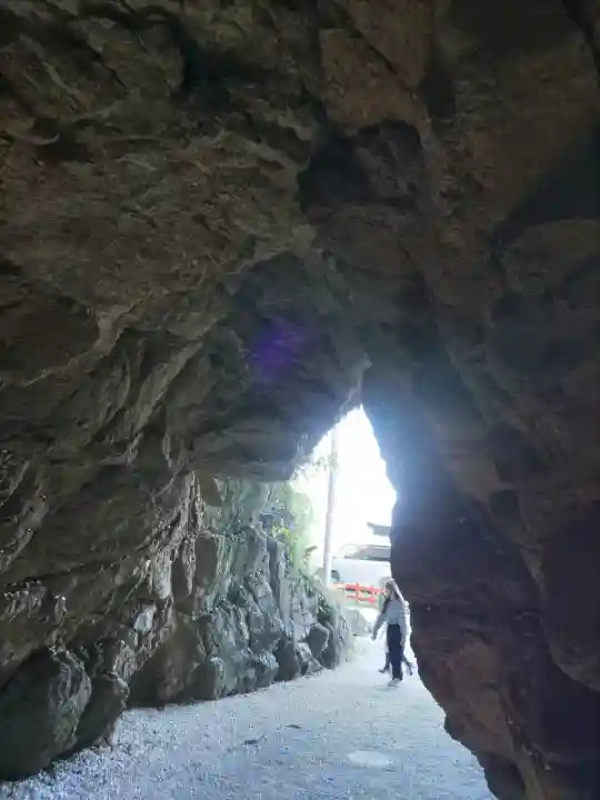 安乎岩戸神社(旧表記:安乎岩戸信龍神社)の{uncategorized: "未分類", other: "その他", undefined: "問題あり", building: "その他建物", grave: "お墓", sacred_gate: "鳥居", guardian: "狛犬", statue: "像", buddha: "仏像", history: "歴史", nature: "自然", garden: "庭園", animal: "動物", pagoda: "塔", temizu: "手水舎", mountain_gate: "山門・神門", sanctuary: "本殿・本堂", subordinate: "末社・摂社", art: "芸術", scenery: "景色", jizo: "地蔵", ema: "絵馬", goshuin: "御朱印", omikuji: "おみくじ", items: "授与品その他", amulet: "お守り", goshuincho: "御朱印帳", eats: "食事", festival: "お祭り", votive_dance: "神楽", shichigosan: "七五三参", wedding: "結婚式", experience: "体験その他", initially: "初詣", around: "周辺", anti_infection: "感染症対策"}