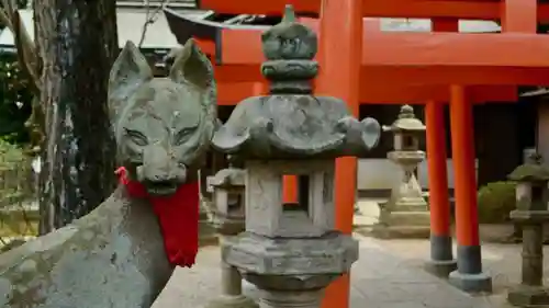 孫太郎稲荷神社（薬師寺境内社）の狛犬