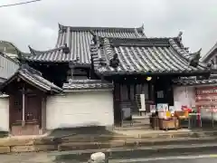 専念寺の山門