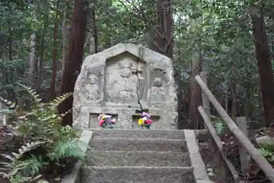 廃少菩提寺石多宝塔・石仏(滋賀県)