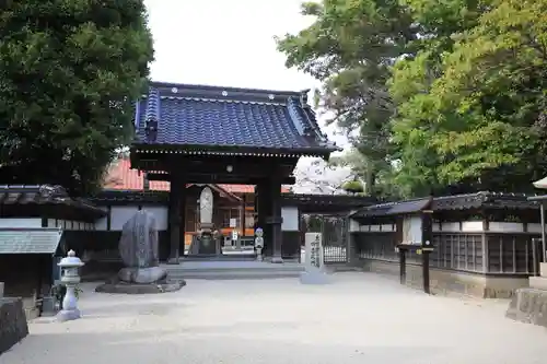 観音寺の山門