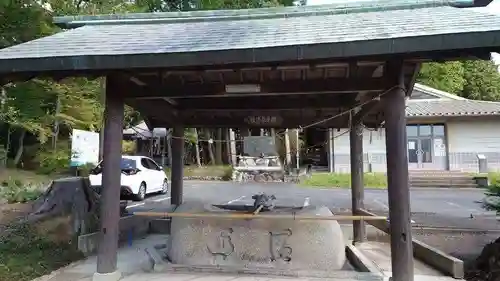 伊奈冨神社の手水舎