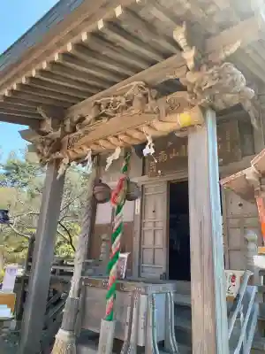 高山稲荷神社の{uncategorized: "未分類", other: "その他", undefined: "問題あり", building: "その他建物", grave: "お墓", sacred_gate: "鳥居", guardian: "狛犬", statue: "像", buddha: "仏像", history: "歴史", nature: "自然", garden: "庭園", animal: "動物", pagoda: "塔", temizu: "手水舎", mountain_gate: "山門・神門", sanctuary: "本殿・本堂", subordinate: "末社・摂社", art: "芸術", scenery: "景色", jizo: "地蔵", ema: "絵馬", goshuin: "御朱印", omikuji: "おみくじ", items: "授与品その他", amulet: "お守り", goshuincho: "御朱印帳", eats: "食事", festival: "お祭り", votive_dance: "神楽", shichigosan: "七五三参", wedding: "結婚式", experience: "体験その他", initially: "初詣", around: "周辺", anti_infection: "感染症対策"}