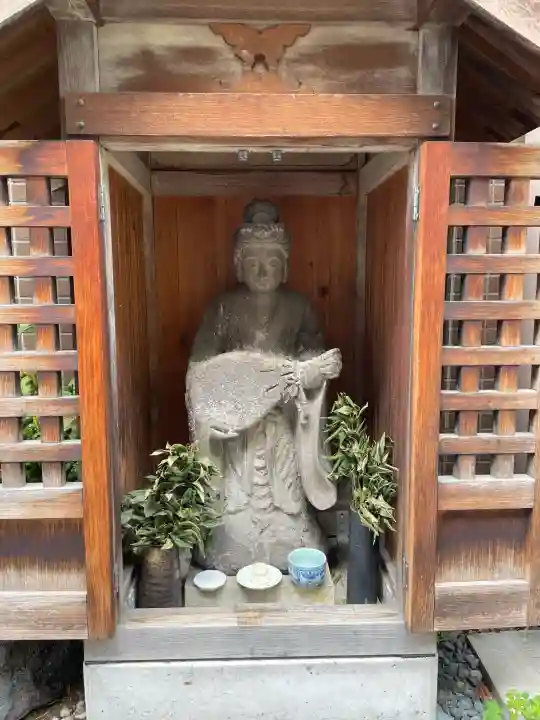 中島弁財天の{uncategorized: "未分類", other: "その他", undefined: "問題あり", building: "その他建物", grave: "お墓", sacred_gate: "鳥居", guardian: "狛犬", statue: "像", buddha: "仏像", history: "歴史", nature: "自然", garden: "庭園", animal: "動物", pagoda: "塔", temizu: "手水舎", mountain_gate: "山門・神門", sanctuary: "本殿・本堂", subordinate: "末社・摂社", art: "芸術", scenery: "景色", jizo: "地蔵", ema: "絵馬", goshuin: "御朱印", omikuji: "おみくじ", items: "授与品その他", amulet: "お守り", goshuincho: "御朱印帳", eats: "食事", festival: "お祭り", votive_dance: "神楽", shichigosan: "七五三参", wedding: "結婚式", experience: "体験その他", initially: "初詣", around: "周辺", anti_infection: "感染症対策"}