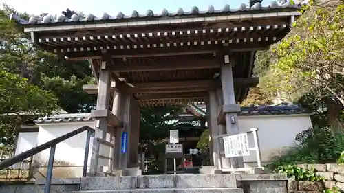 安養院　(田代寺）の山門