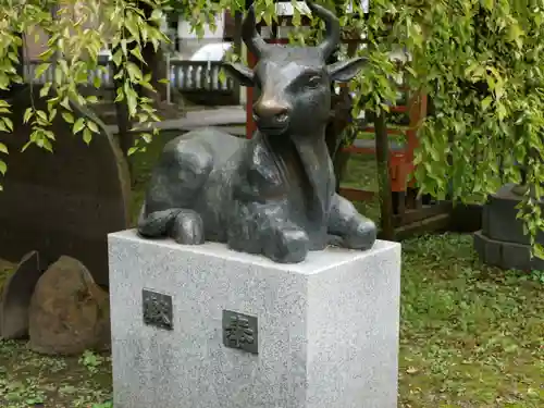 川口神社の像