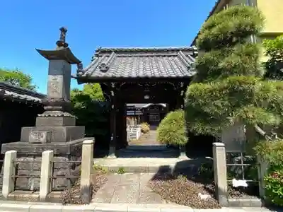 感應寺の山門