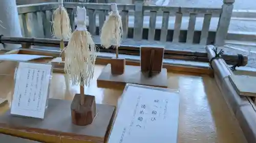 三峯神社の{uncategorized: "未分類", other: "その他", undefined: "問題あり", building: "その他建物", grave: "お墓", sacred_gate: "鳥居", guardian: "狛犬", statue: "像", buddha: "仏像", history: "歴史", nature: "自然", garden: "庭園", animal: "動物", pagoda: "塔", temizu: "手水舎", mountain_gate: "山門・神門", sanctuary: "本殿・本堂", subordinate: "末社・摂社", art: "芸術", scenery: "景色", jizo: "地蔵", ema: "絵馬", goshuin: "御朱印", omikuji: "おみくじ", items: "授与品その他", amulet: "お守り", goshuincho: "御朱印帳", eats: "食事", festival: "お祭り", votive_dance: "神楽", shichigosan: "七五三参", wedding: "結婚式", experience: "体験その他", initially: "初詣", around: "周辺", anti_infection: "感染症対策"}