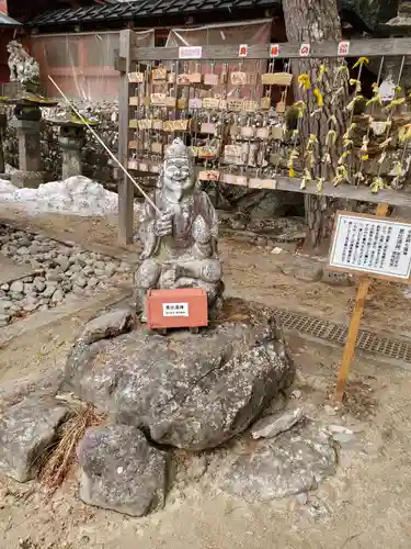 日光二荒山神社中宮祠の像