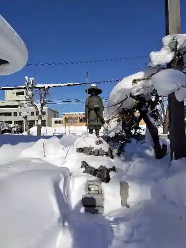 眞久寺の像