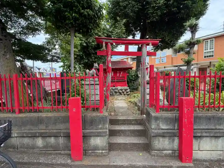 椿稲荷神社の{uncategorized: "未分類", other: "その他", undefined: "問題あり", building: "その他建物", grave: "お墓", sacred_gate: "鳥居", guardian: "狛犬", statue: "像", buddha: "仏像", history: "歴史", nature: "自然", garden: "庭園", animal: "動物", pagoda: "塔", temizu: "手水舎", mountain_gate: "山門・神門", sanctuary: "本殿・本堂", subordinate: "末社・摂社", art: "芸術", scenery: "景色", jizo: "地蔵", ema: "絵馬", goshuin: "御朱印", omikuji: "おみくじ", items: "授与品その他", amulet: "お守り", goshuincho: "御朱印帳", eats: "食事", festival: "お祭り", votive_dance: "神楽", shichigosan: "七五三参", wedding: "結婚式", experience: "体験その他", initially: "初詣", around: "周辺", anti_infection: "感染症対策"}