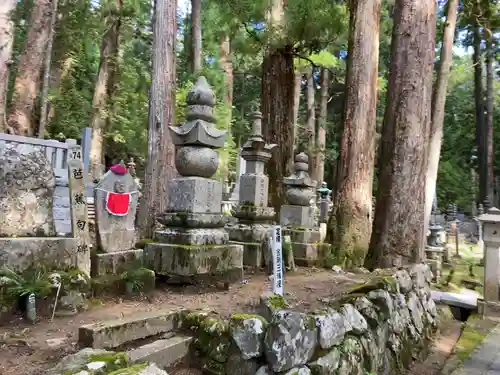 高野山金剛峯寺奥の院のお墓