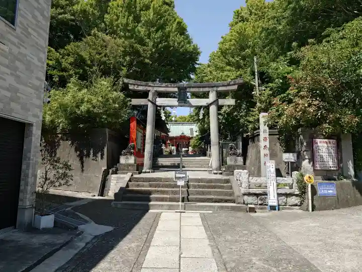 海南神社の{uncategorized: "未分類", other: "その他", undefined: "問題あり", building: "その他建物", grave: "お墓", sacred_gate: "鳥居", guardian: "狛犬", statue: "像", buddha: "仏像", history: "歴史", nature: "自然", garden: "庭園", animal: "動物", pagoda: "塔", temizu: "手水舎", mountain_gate: "山門・神門", sanctuary: "本殿・本堂", subordinate: "末社・摂社", art: "芸術", scenery: "景色", jizo: "地蔵", ema: "絵馬", goshuin: "御朱印", omikuji: "おみくじ", items: "授与品その他", amulet: "お守り", goshuincho: "御朱印帳", eats: "食事", festival: "お祭り", votive_dance: "神楽", shichigosan: "七五三参", wedding: "結婚式", experience: "体験その他", initially: "初詣", around: "周辺", anti_infection: "感染症対策"}