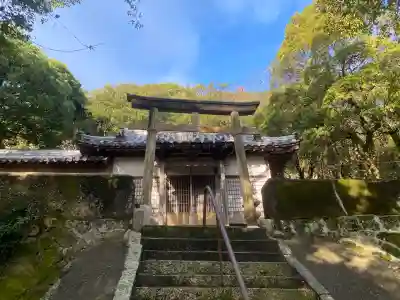 金刀比羅神社の{uncategorized: "未分類", other: "その他", undefined: "問題あり", building: "その他建物", grave: "お墓", sacred_gate: "鳥居", guardian: "狛犬", statue: "像", buddha: "仏像", history: "歴史", nature: "自然", garden: "庭園", animal: "動物", pagoda: "塔", temizu: "手水舎", mountain_gate: "山門・神門", sanctuary: "本殿・本堂", subordinate: "末社・摂社", art: "芸術", scenery: "景色", jizo: "地蔵", ema: "絵馬", goshuin: "御朱印", omikuji: "おみくじ", items: "授与品その他", amulet: "お守り", goshuincho: "御朱印帳", eats: "食事", festival: "お祭り", votive_dance: "神楽", shichigosan: "七五三参", wedding: "結婚式", experience: "体験その他", initially: "初詣", around: "周辺", anti_infection: "感染症対策"}