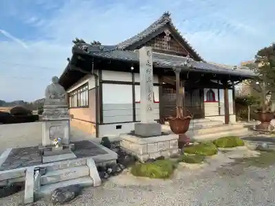 伊勢妙昌寺の{uncategorized: "未分類", other: "その他", undefined: "問題あり", building: "その他建物", grave: "お墓", sacred_gate: "鳥居", guardian: "狛犬", statue: "像", buddha: "仏像", history: "歴史", nature: "自然", garden: "庭園", animal: "動物", pagoda: "塔", temizu: "手水舎", mountain_gate: "山門・神門", sanctuary: "本殿・本堂", subordinate: "末社・摂社", art: "芸術", scenery: "景色", jizo: "地蔵", ema: "絵馬", goshuin: "御朱印", omikuji: "おみくじ", items: "授与品その他", amulet: "お守り", goshuincho: "御朱印帳", eats: "食事", festival: "お祭り", votive_dance: "神楽", shichigosan: "七五三参", wedding: "結婚式", experience: "体験その他", initially: "初詣", around: "周辺", anti_infection: "感染症対策"}