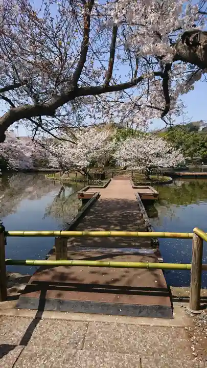 鶴岡八幡宮の{uncategorized: "未分類", other: "その他", undefined: "問題あり", building: "その他建物", grave: "お墓", sacred_gate: "鳥居", guardian: "狛犬", statue: "像", buddha: "仏像", history: "歴史", nature: "自然", garden: "庭園", animal: "動物", pagoda: "塔", temizu: "手水舎", mountain_gate: "山門・神門", sanctuary: "本殿・本堂", subordinate: "末社・摂社", art: "芸術", scenery: "景色", jizo: "地蔵", ema: "絵馬", goshuin: "御朱印", omikuji: "おみくじ", items: "授与品その他", amulet: "お守り", goshuincho: "御朱印帳", eats: "食事", festival: "お祭り", votive_dance: "神楽", shichigosan: "七五三参", wedding: "結婚式", experience: "体験その他", initially: "初詣", around: "周辺", anti_infection: "感染症対策"}