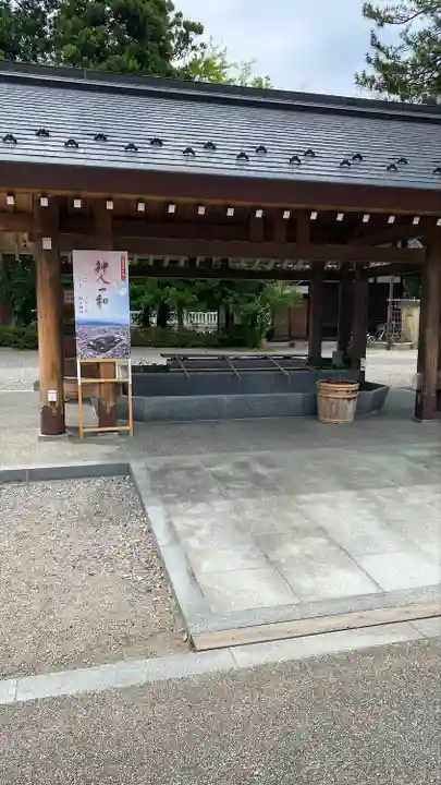 射水神社の手水舎
